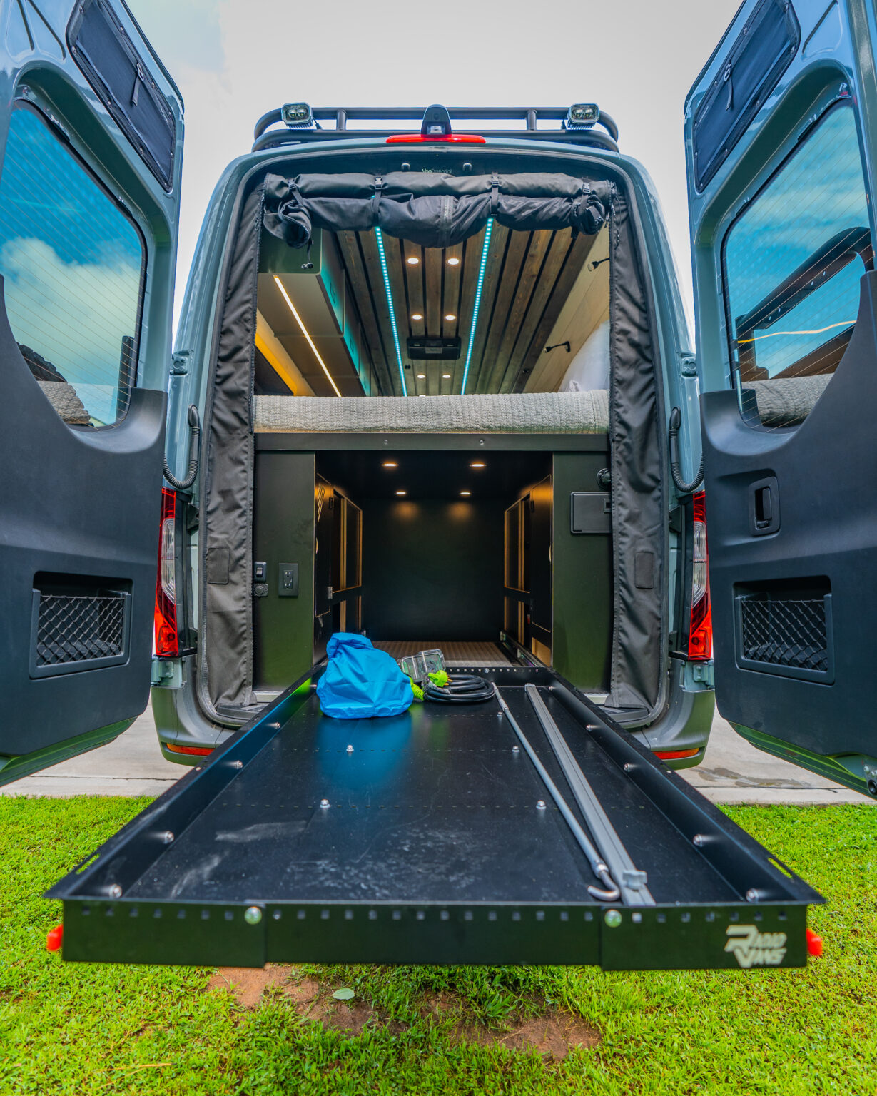 Summit Layout Val The Summit Layout (Model Van Displayed) - Vanlife Trader