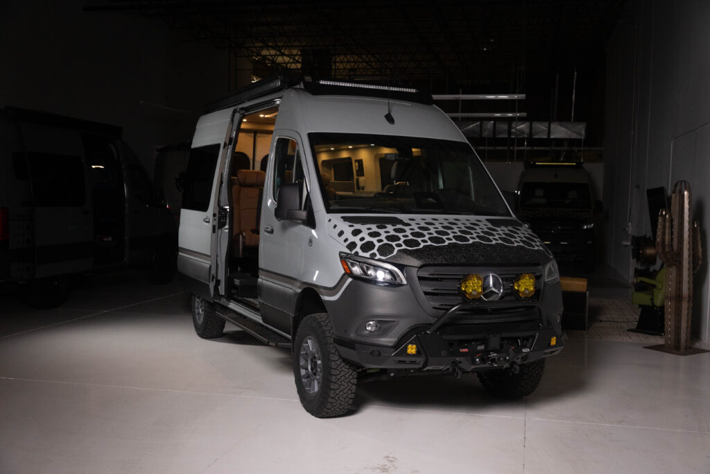 SANTA ANA WINDS,メロハー,STEVE OVERLAND,新品 2026 Off Highway Van Doc Holliday 144 Pro | Sprinter 2500 AWD